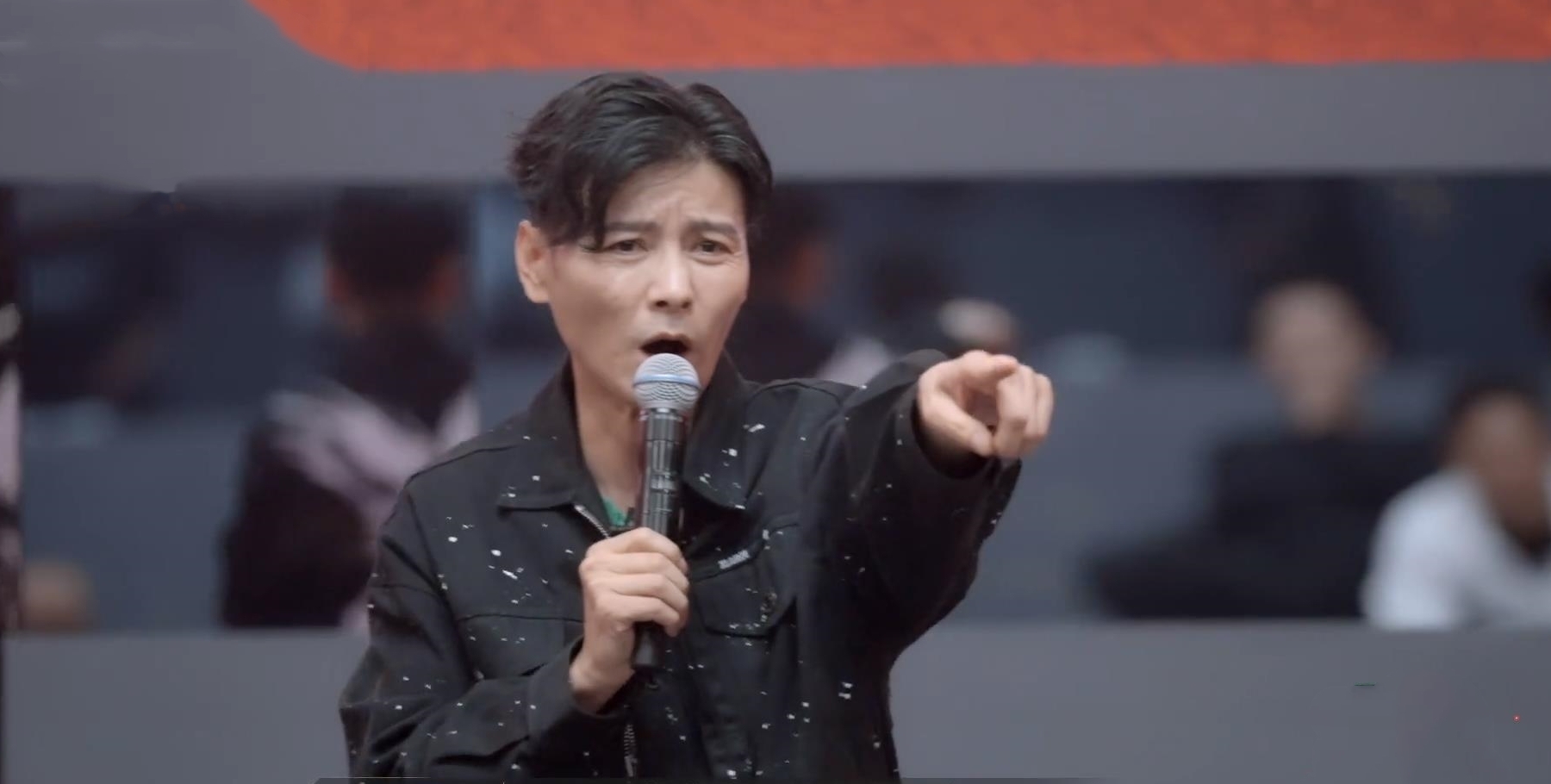 陈小春|《披荆斩棘的哥哥》突然读懂了陈小春，他哪是在抱团，分明在报恩