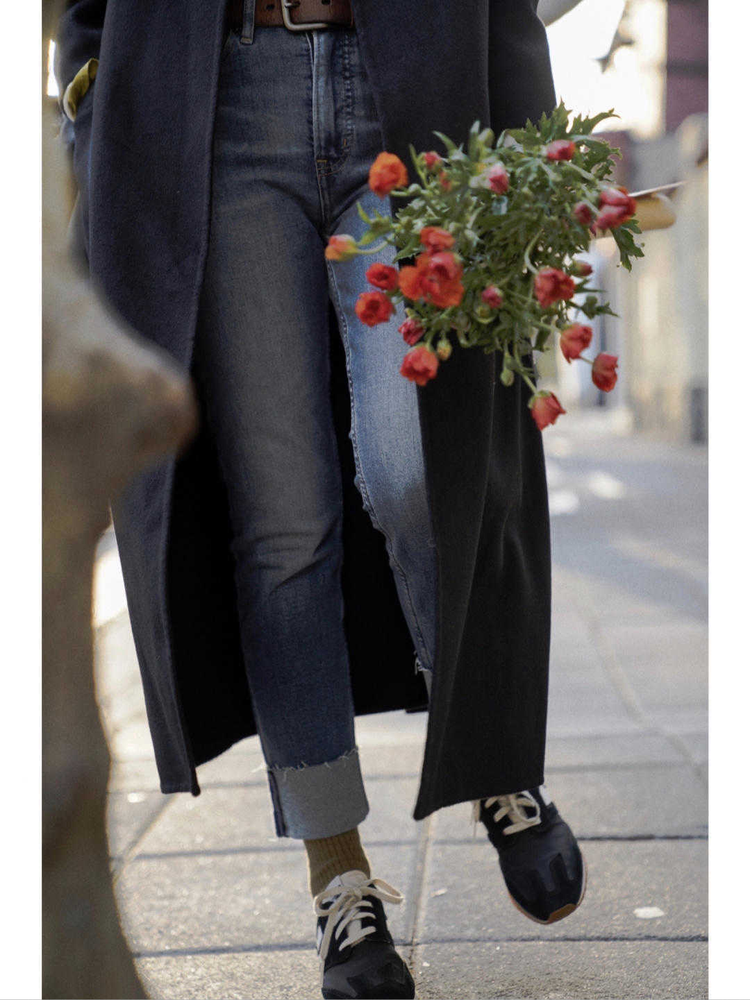 直筒裤 冬天大衣别再配裙子了!与卷边直筒裤搭配,保暖舒适还有气场