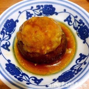 五花肉和蘑菇这样做太香了，不炒不炖，我家一周做5次，好吃解馋