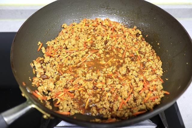 酱香浓郁的猪肉粉条包子,这么做倍儿香,玩儿似的吃3个没过瘾