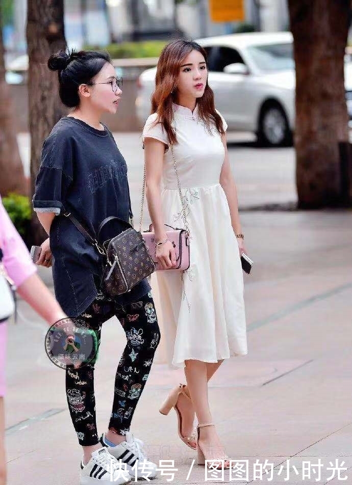 小姐姐|街拍:简朴清秀玲珑的小姐姐,搭配有致穿搭一切从简反而很美!