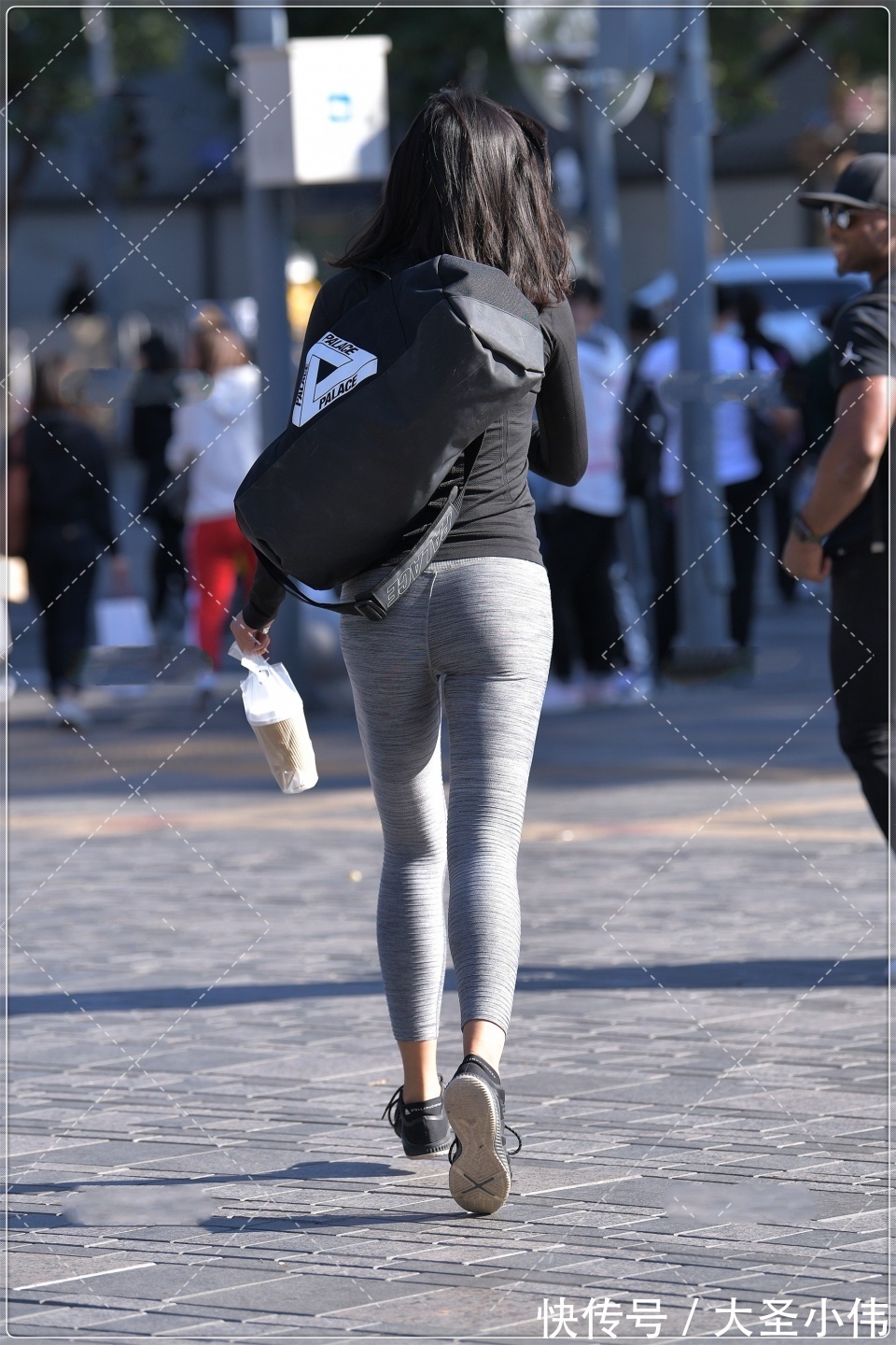 美女|美女街拍:这女人一看就不好惹,呈现完美的腿部线条,估计娶回家不会太好过