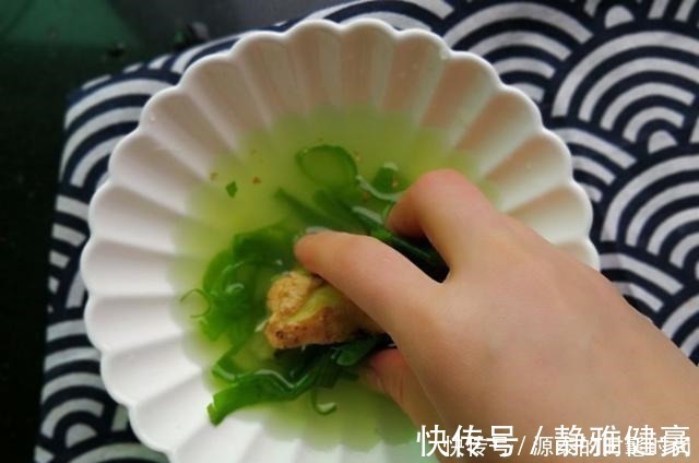 调肉馅时，放料酒是大忌。正确方法告诉你，肉馅鲜嫩多汁无腥味