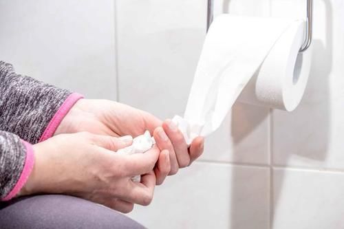 粪便|大便异常,究竟该如何分辨痔疮和肠癌?牢记这4点,别再混淆了