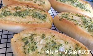 家庭早餐面包做法，蒜香面包，简单美味，全家都喜欢，吃不够