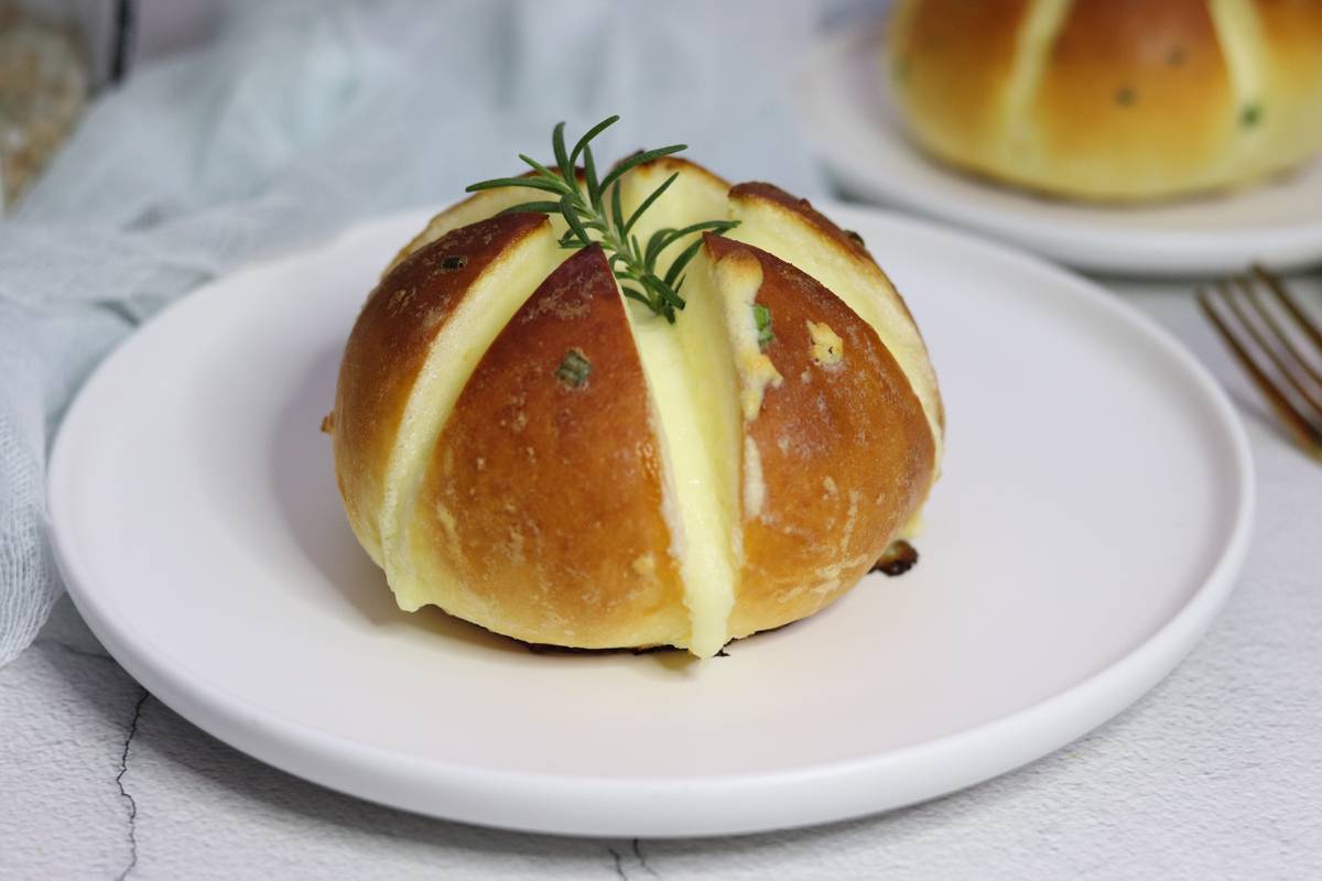 好吃的蒜香面包，浓郁奶香和蒜香碰撞是一绝，烘焙新手也能驾驭