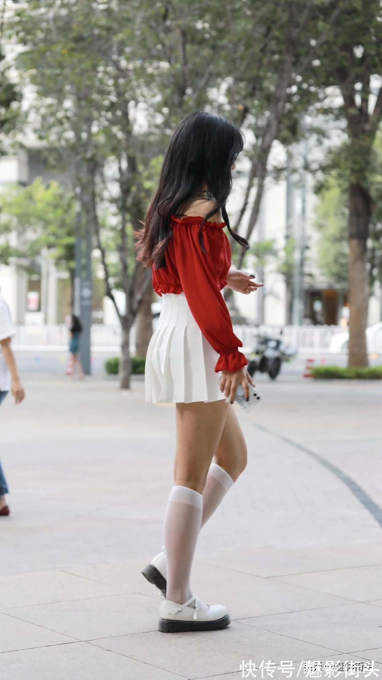 减龄 清凉单品百褶裙,这样搭配时髦减龄,轻松穿出长腿效果