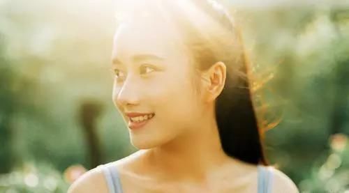 女性口臭太尴尬!这些原因是罪魁祸首,该如何预防?