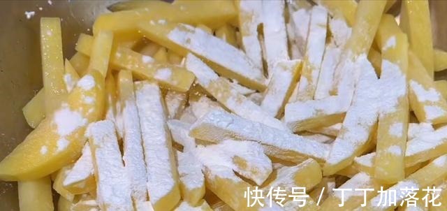 土豆别再炒着吃了,教你一个新做法,外酥里嫩,酸甜适口!