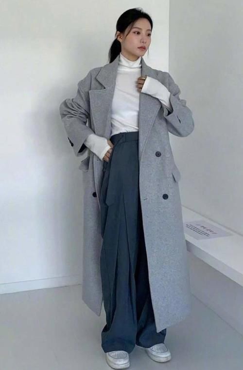 冬天怎么穿更潮流？试试“薄打底＋厚外套”，时尚达人最爱