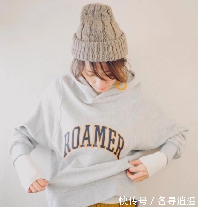 女人味 春季穿衣气质很重要,瞧这位44岁妈妈的穿搭,不显身材也有女人味