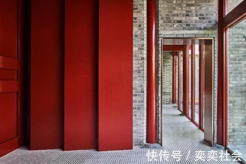 草木|他归隐山林,租了栋800㎡废弃三合院,改造后,却让网友羡慕不已