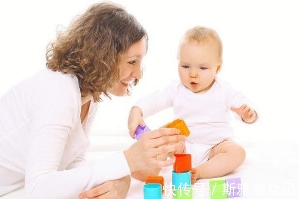 举动|宝宝睡觉若有以下举动,说明大脑发育的好,将来肯定是个机灵鬼