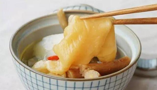 甲状腺结节|常吃洋葱能养甲状腺？想要呵护甲状腺，建议大家多吃3物，常喝4水