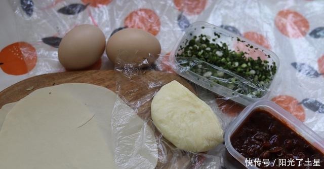  早饭与众不同用水饺皮做成的精美三明治！养分充足