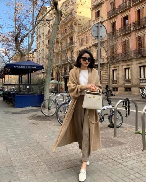 今冬,火了一款裤子叫:毛呢裤,配大衣气质又高级,谁穿谁好看