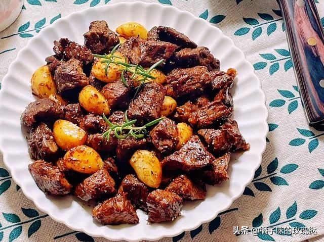 滋阴补阳|特别好吃还营养的家常菜：豆腐虾仁蒸蛋，凉拌秋葵，黑蒜子牛肉粒