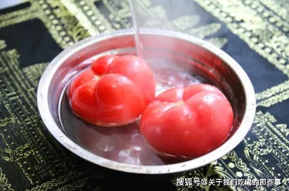 西红柿|给西红柿去皮，别只会用水煮，大厨教2招，快速去皮，好吃又营养