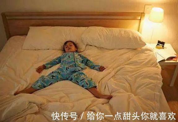 睡前|睡前不能对孩子做的3件事,影响孩子未来身高,还有家长在天天做