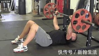 肘关节|练胸效果差，你胳膊伸太直了练卧推和俯卧撑时，这些错误不要犯