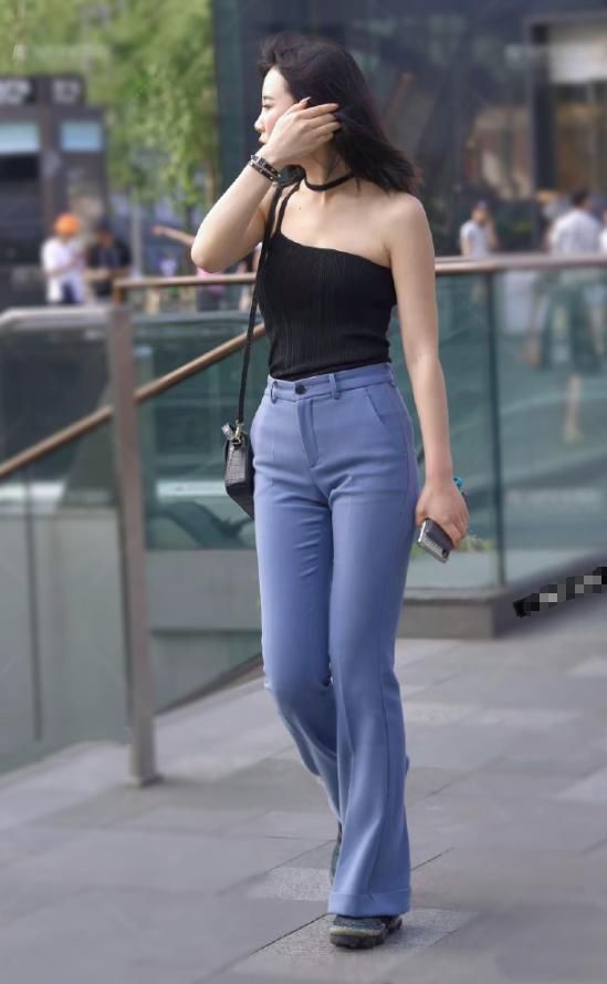 身材|休闲裤穿出瑜伽裤的效果,大姐身材好就是任性