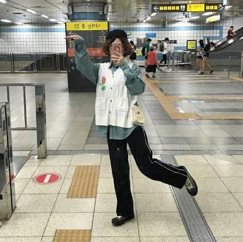 运动鞋|卫衣+裙装好看又温柔，小个子这样穿显可爱，小姐姐尽显甜美范