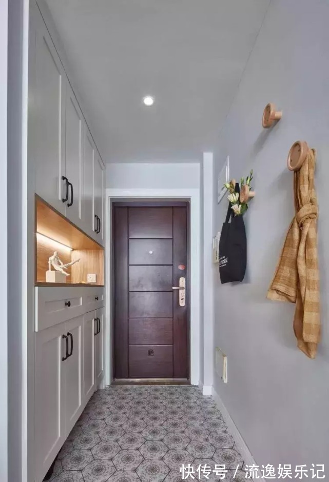 过道柜|电视墙要不要装柜子?一进屋就被迷住了,全屋太漂亮了