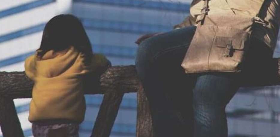 孩子|看到餐厅这对母女“窒息一幕”,才明白有的孩子,一辈子富不起来