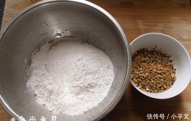 此款糯米小吃,软软糯糯香甜可口,嚼起来会弹牙,做法超简单