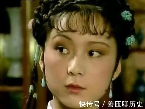 宝玉!晴雯嘲笑宝玉和碧痕洗澡洗了两三个时辰满屋子都是水,用意何在?