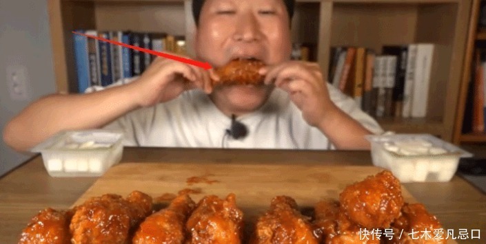 鸡腿|大胃王吃30只“火山鸡腿”,啃一口时发现猫腻,网友全是装的