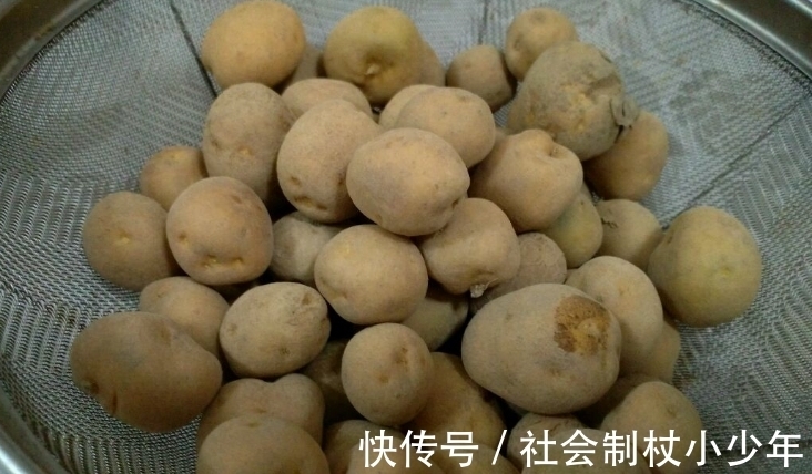 土豆片|末伏多晒些土豆干,到冬天炖肉炒肉,比新鲜土豆都美味,教您方法