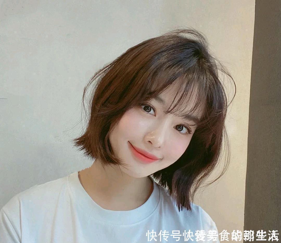 新年|分享几款适合方脸、大脸的发型，显脸小还减龄，很适合新年剪