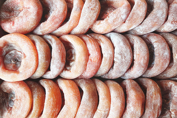 柿饼|吃柿饼时到底要不要洗今天健康专家告诉你答案，早知早健康！