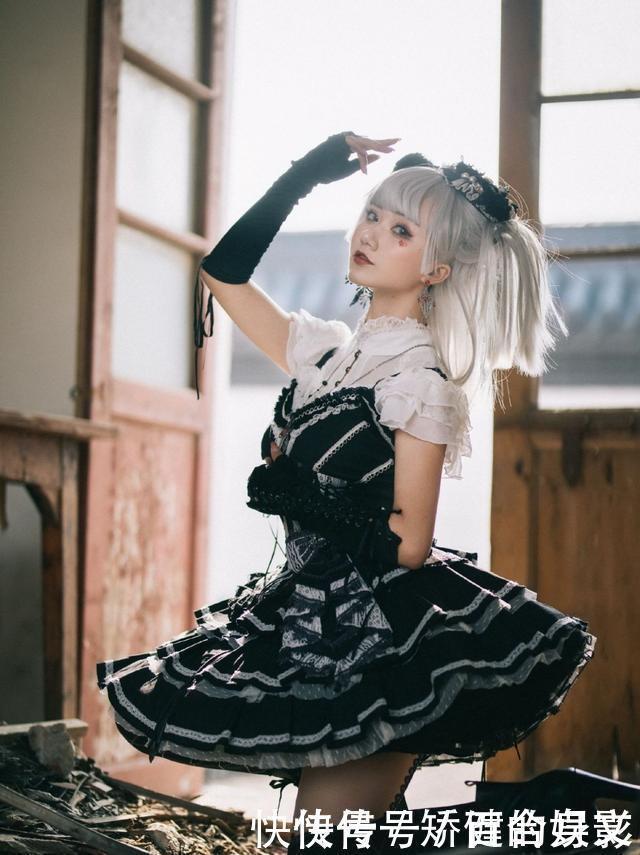 放弃你的黑长直吧,现在流行“公主切+双马尾”,甜美感十足