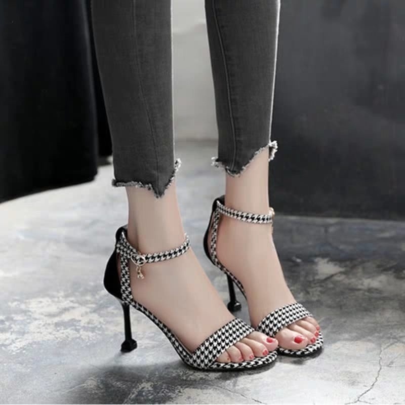 有一款“一线天”的高跟鞋要火了,穿上仙气十足,显高10cm!