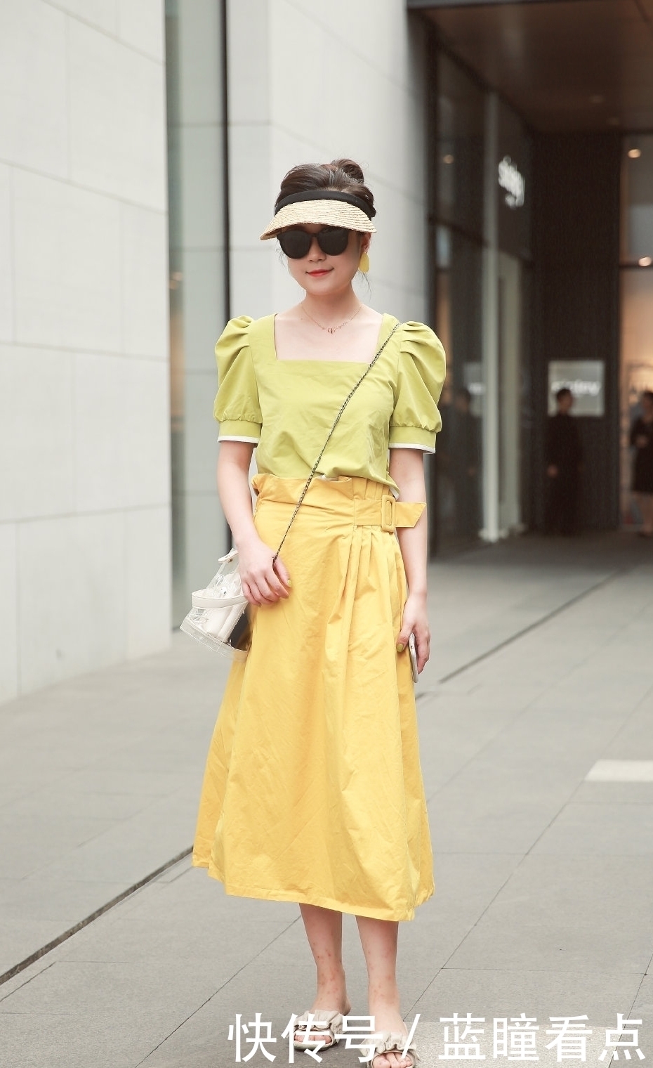 连体|吊带连体裤搭配高跟凉鞋,时尚又性感的风格,搭配出女神般的气息