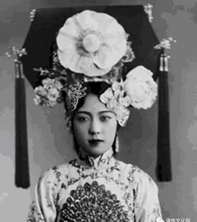 满洲|一个的满洲贵族家庭的二格格故事