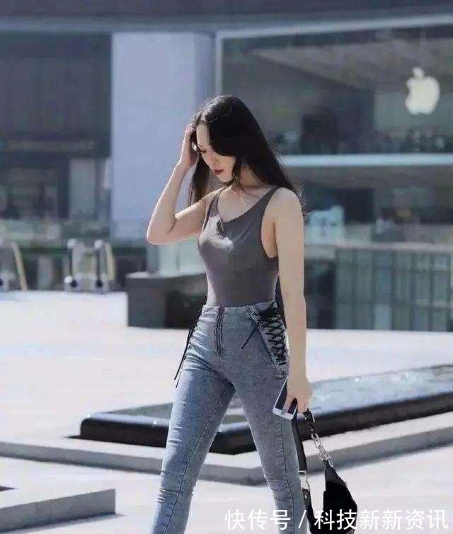 长靴 灰色性感长靴搭配蓝色优雅打底裤，穿搭有多重要，每个女人都知道！