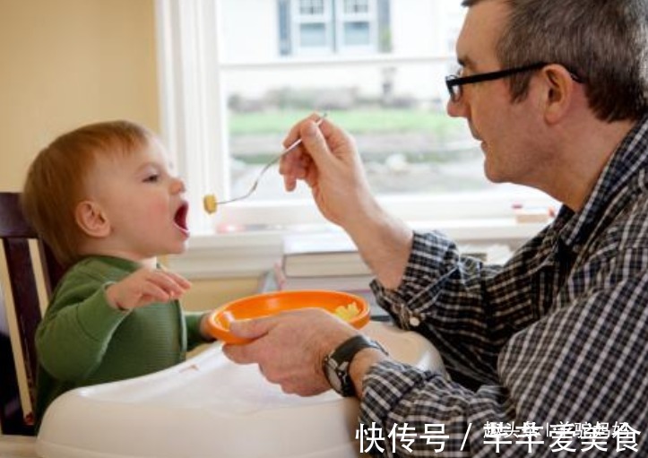 咀嚼|宝宝多久能吃“成人饭”?不到“规定”年龄,父母别给孩子吃