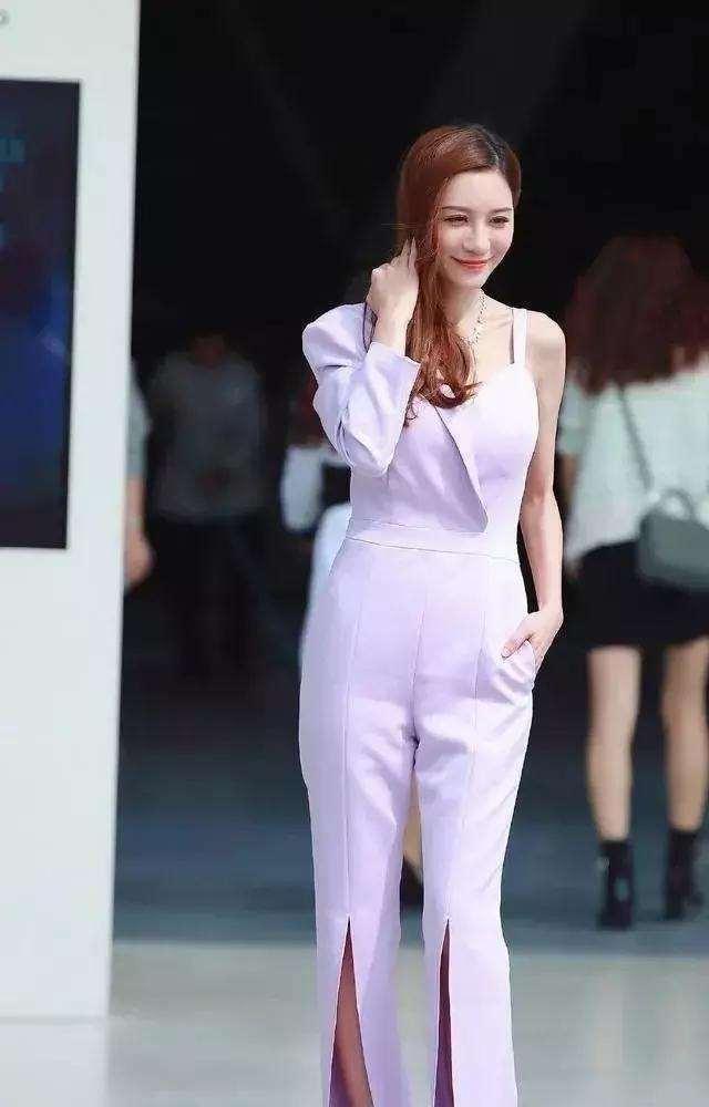 直筒 打底裤的穿着让你大开眼界,拥有了气质与优雅,让你美出高度