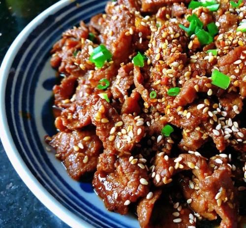 牛肉这样做，鲜香嫩滑爆下饭！上桌就抢光！