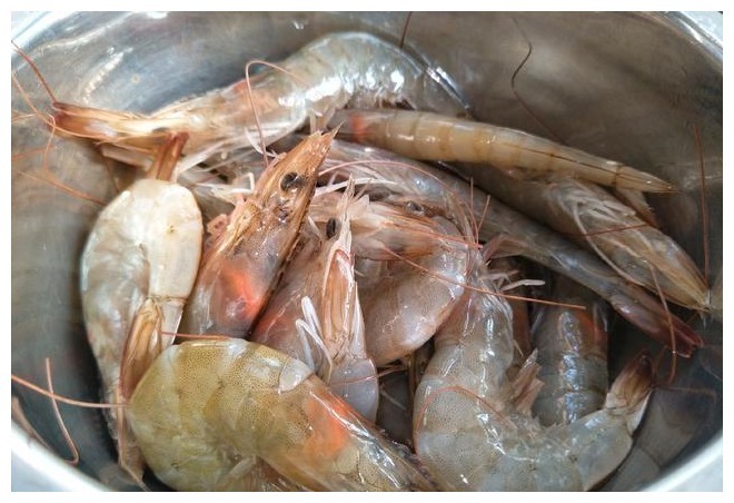 水煮虾，用最简单的方法烹饪，味道鲜美好吃