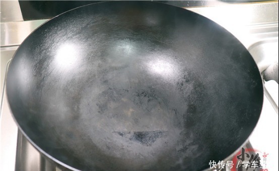 铁锅|炒菜老粘锅大厨教你一个土方法,不管炒什么菜也不粘锅,看一看
