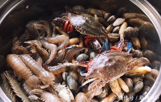 煮海虾,直接用清水煮是不对的!多加这2步,鲜香入味没腥味