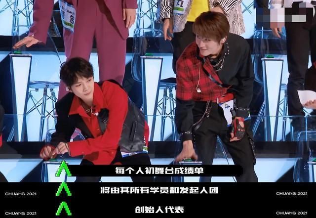《创》选手唱TFBOYS新歌,跑调又破音,邓超已看傻,宁静表情抢镜