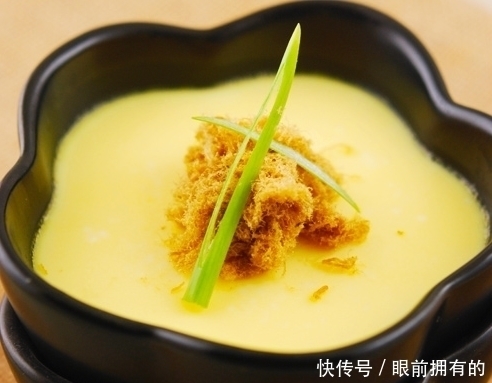 蒸鸡蛋,加水后直接蒸就大错特错!多做2步,细腻嫩滑,像豆腐脑