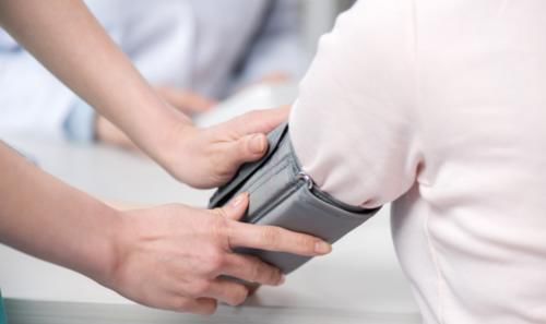 下降|血压高的人:这4类食物别碰,坚持3个事情,不出2月,血压往下降