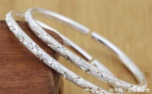 长期戴“银手镯”?最后会有什么变化?这3个变化不妨了解一下