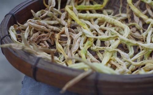 这5种晒干后更香的蔬菜,留着冬天炖肉吃,放一年也不坏